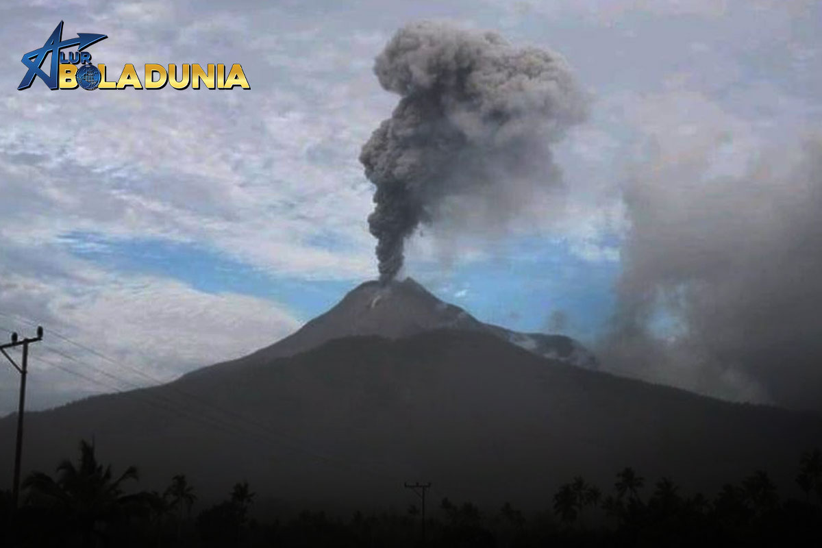 Gunung Ile Lewotobi Laki-Laki Erupsi, Hujan Abu Vulkanik