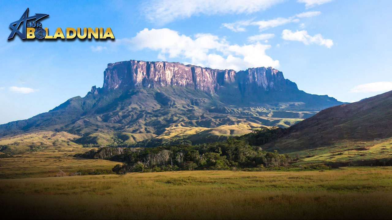 Gunung Roraima: Monumen Alam yang Abadi