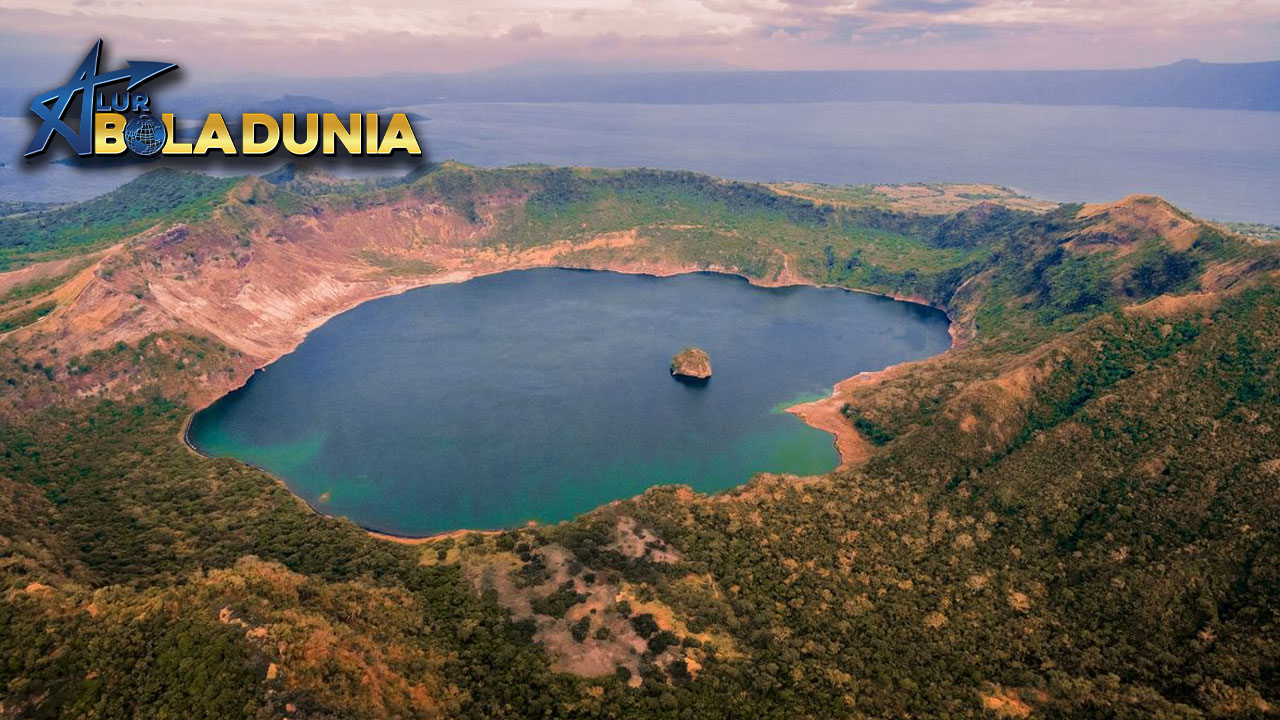 Vulcan Point: Pulau Unik di Dalam Danau Gunung Berapi