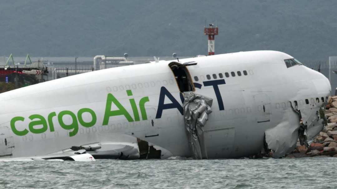 Tragedi di Langit Hong Kong: Pesawat Kargo Emirates Jatuh ke Laut